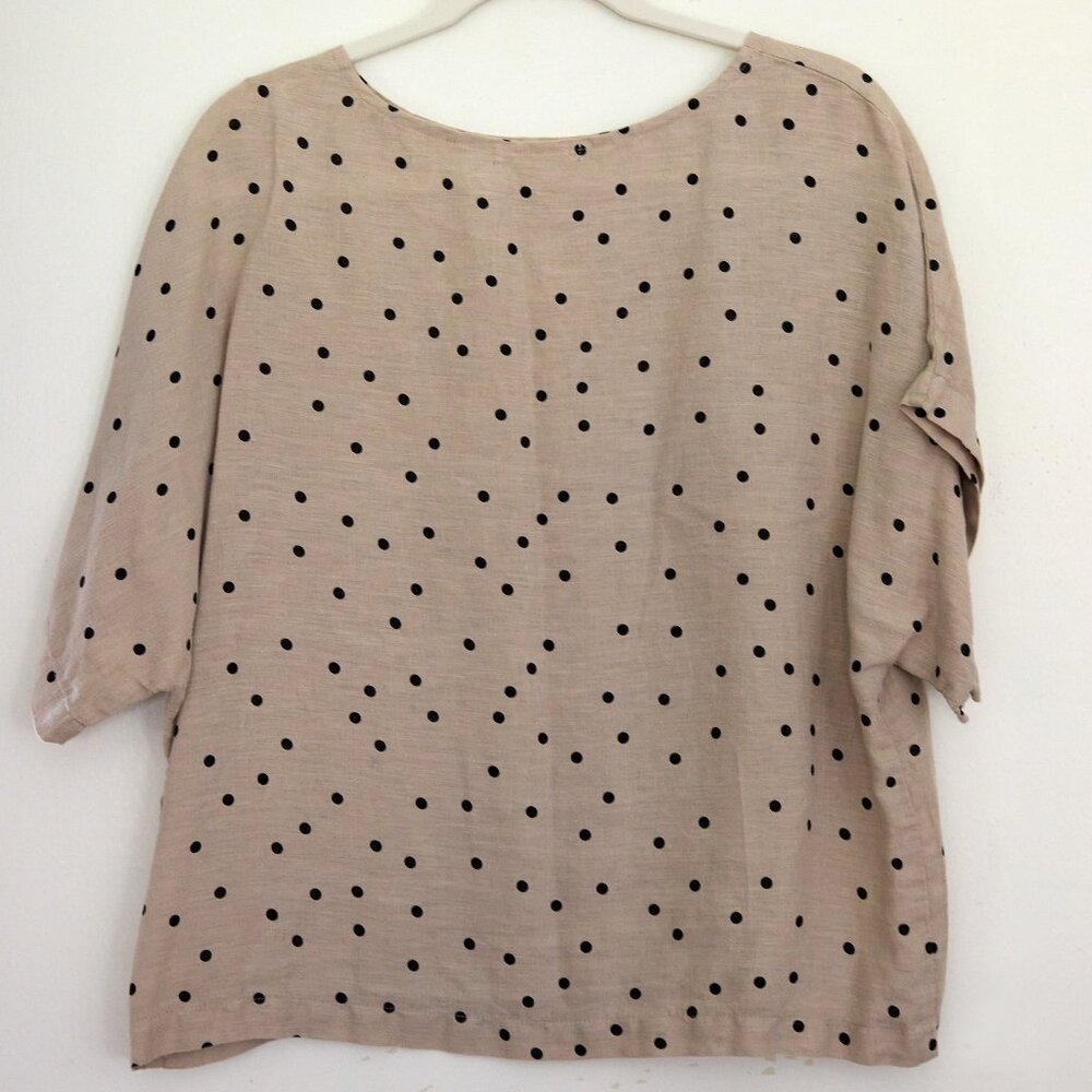 Black Crane Boxy Linen top-tan with black polka dots M